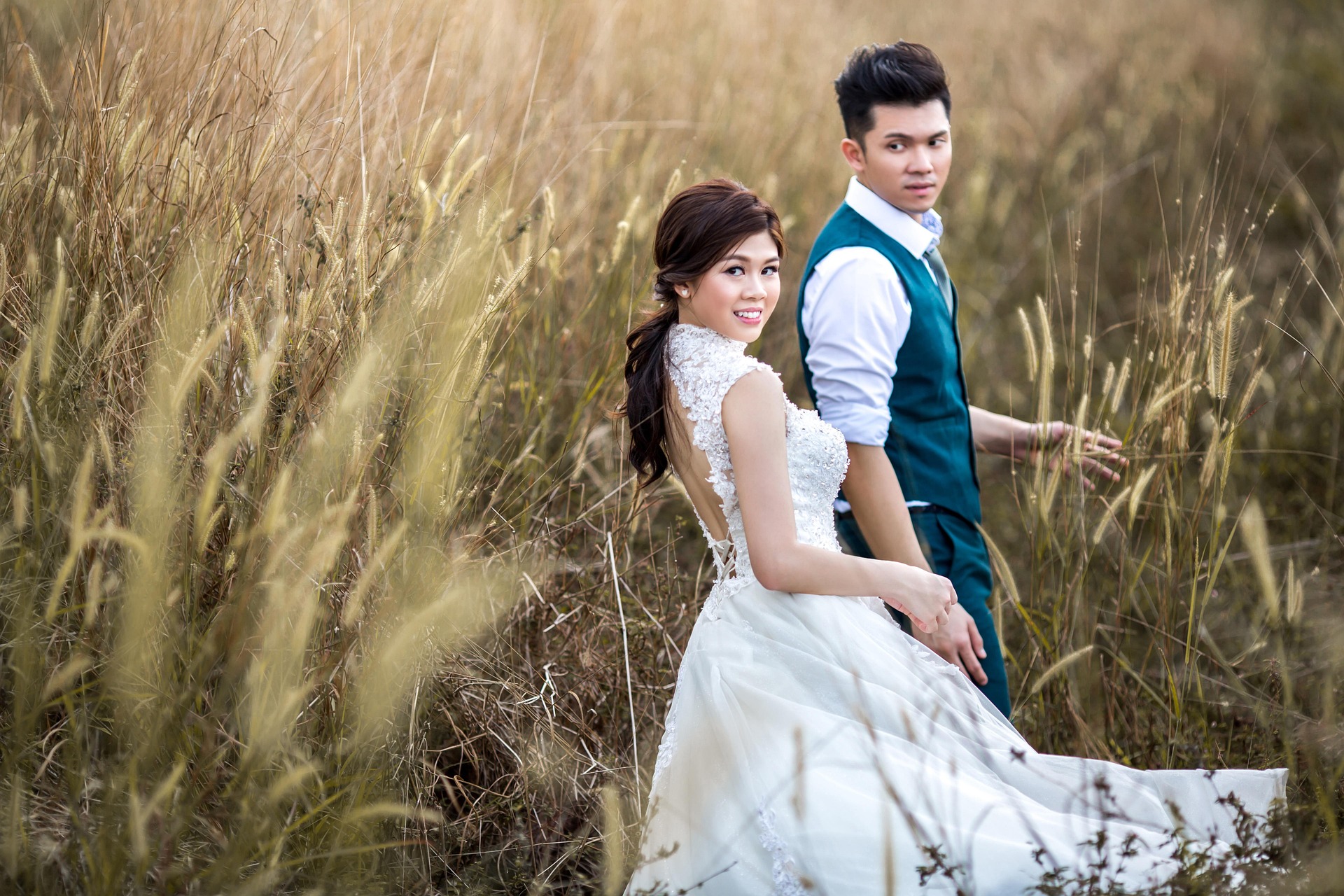 Read more about the article Whenever people guard the hearts of lovers, love deepens