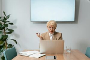 Read more about the article How to do better work in office so that the stalled vehicle of progress starts moving